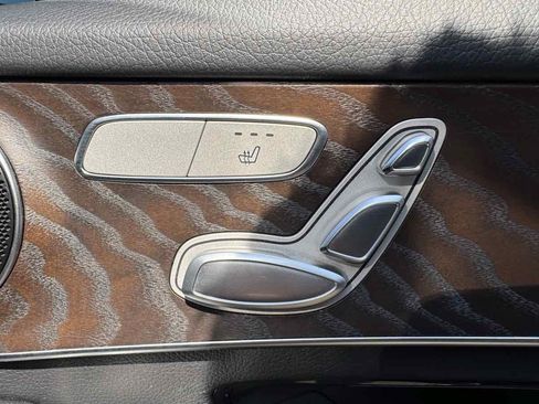 Used 2019 Mercedes-Benz GLC 300 4MATIC w/ AMG Line image 33