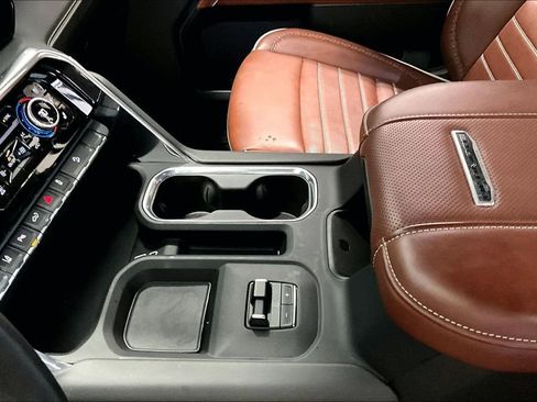 Used 2024 GMC Sierra 2500 Denali Ultimate image 18