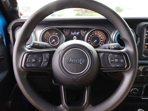 Used 2023 Jeep Gladiator Sport w/ Off Road Group AWD/4WD image 10