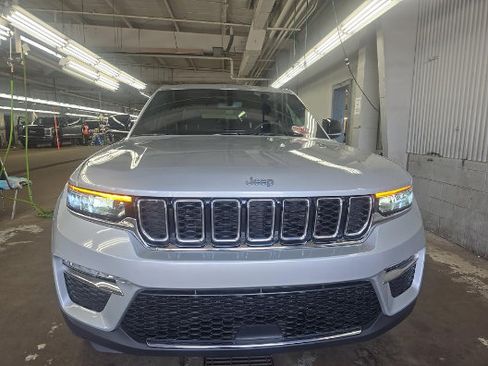 Used 2024 Jeep Grand Cherokee Limited 4xe AWD/4WD image 5