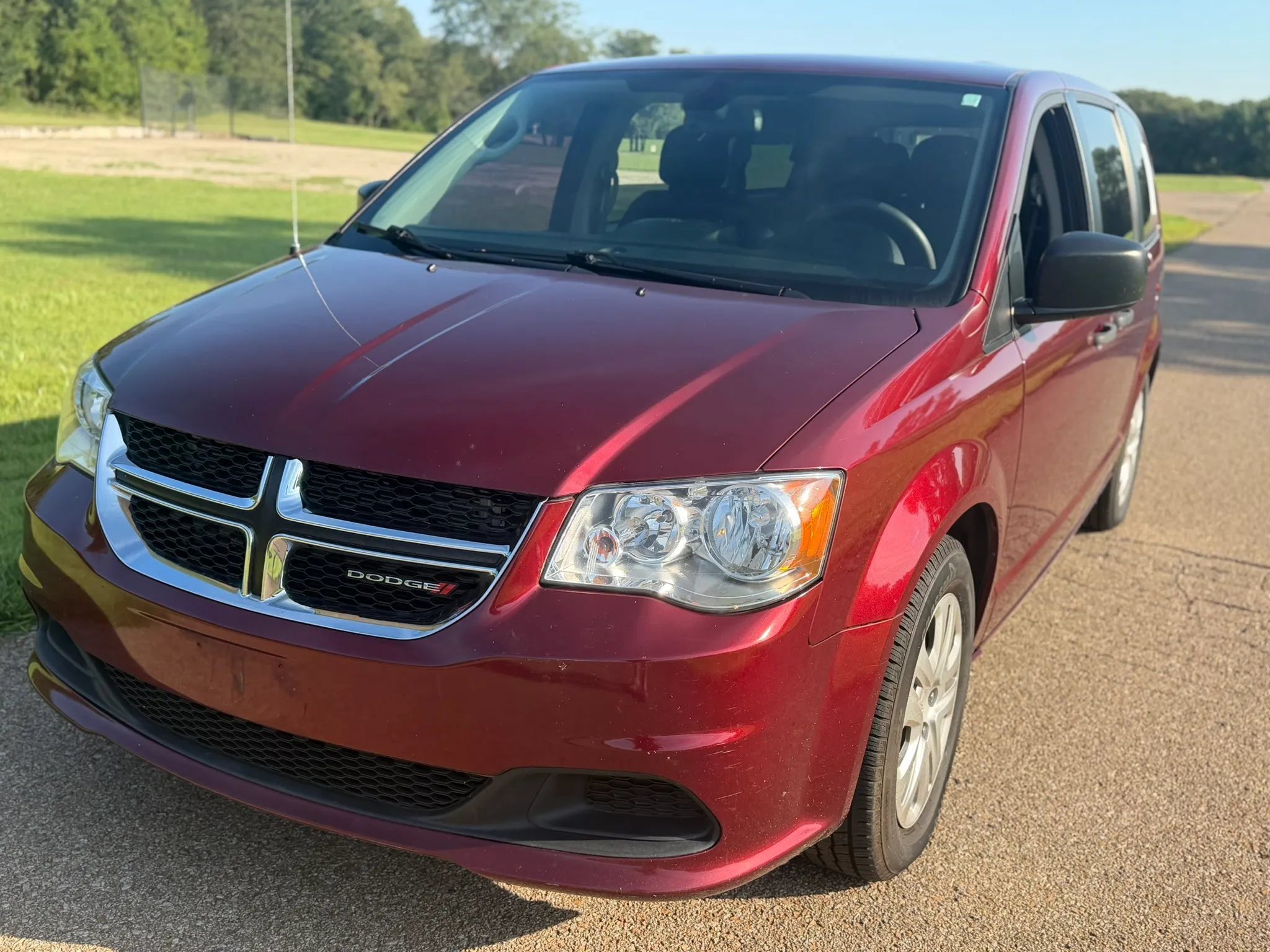 Used 2019 Dodge Grand Caravan SE FWD image 11
