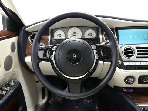 Used 2015 Rolls-Royce Ghost RWD image 23