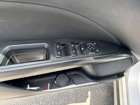 Used 2019 Ford Fusion SE FWD image 8