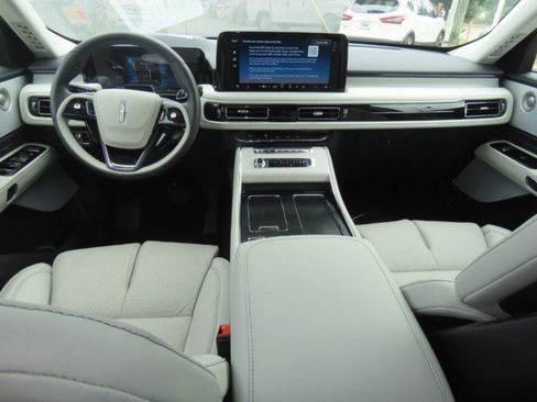 Used 2026 Lincoln Aviator Reserve AWD/4WD image 23