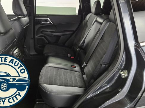 Used 2024 Mitsubishi Outlander SE image 21