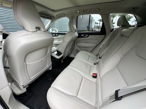 Used 2023 Volvo XC60 B5 Ultimate w/ Protection Package Premier image 33