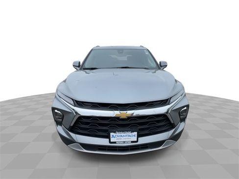 Used 2023 Chevrolet Blazer LT image 3