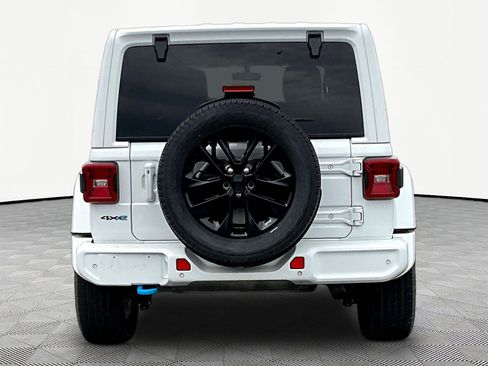 Used 2021 Jeep Wrangler Unlimited Sahara AWD/4WD image 5