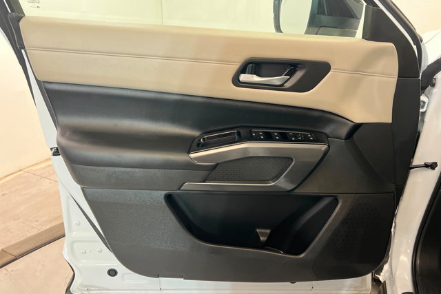 Used 2026 Nissan Pathfinder SL AWD/4WD image 14