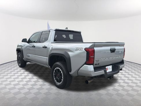 Certified 2024 Toyota Tacoma TRD Off-Road AWD/4WD image 15