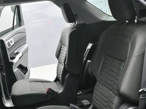 Used 2021 Ford Explorer XLT AWD/4WD image 23