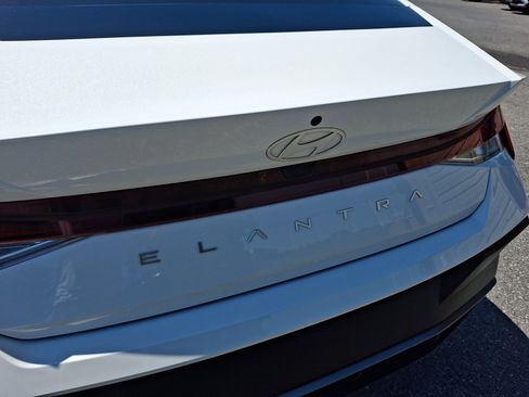 Certified 2024 Hyundai Elantra SEL FWD image 30