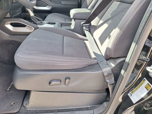 Used 2024 Nissan Frontier SV image 28