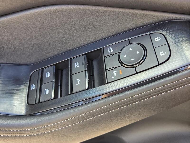 Used 2024 Nissan Rogue SV FWD image 23