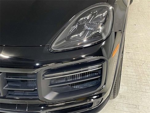 Used 2023 Porsche Cayenne Turbo GT image 4