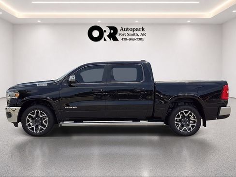 Used 2025 RAM 1500 Laramie AWD/4WD image 3
