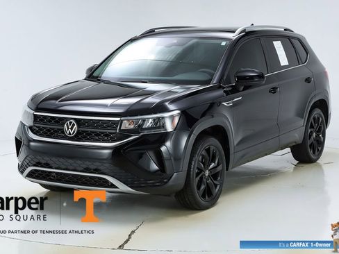 Used 2023 Volkswagen Taos SE w/ Panoramic Sunroof Package image 39