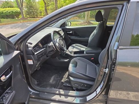 Used 2022 Kia Niro EX w/ Cold Weather Package image 5