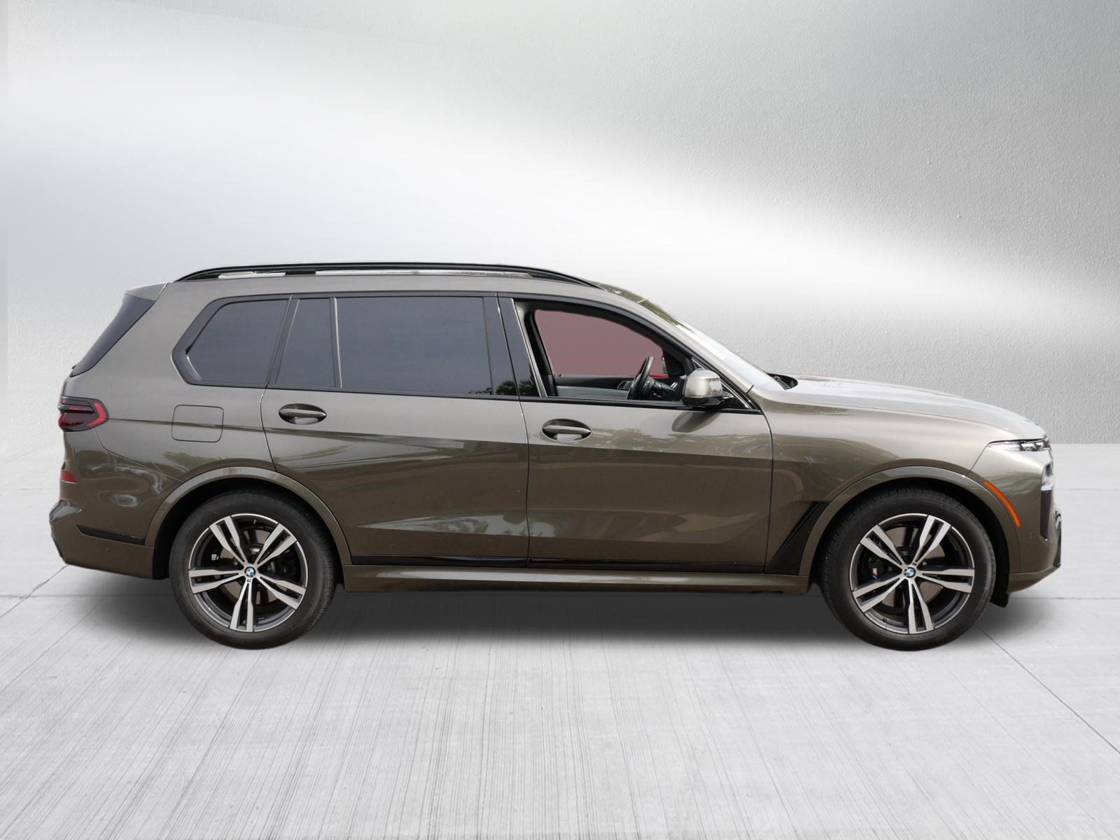 Used 2024 BMW X7 xDrive40i w/ M Sport Package AWD/4WD image 8