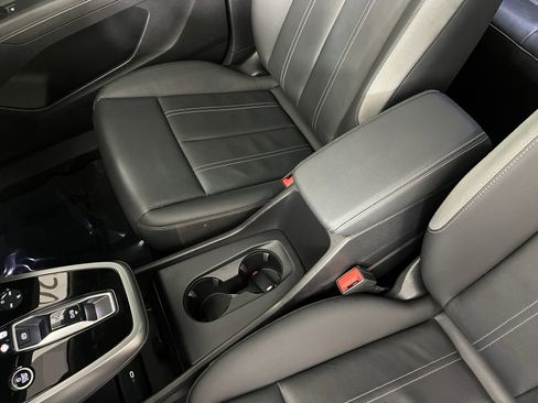 Used 2024 Audi Q4 e-tron Prestige image 16