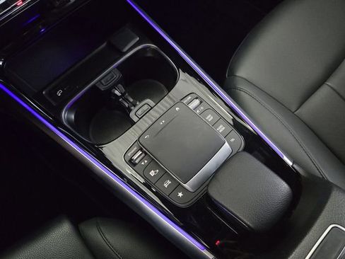 Used 2022 Mercedes-Benz GLB 250 image 19