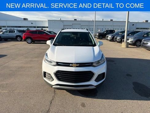 Used 2018 Chevrolet Trax LT w/ Driver Confidence Package FWD image 3