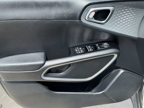 Used 2022 Kia Soul LX w/ Technology Package FWD image 10