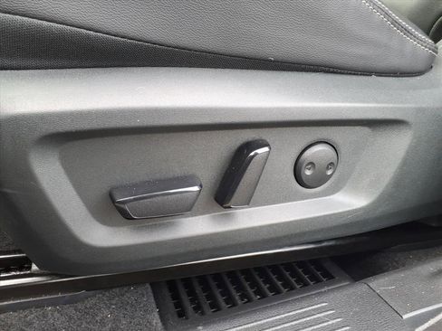 Used 2023 Nissan Rogue SL w/ SL Premium Package image 4