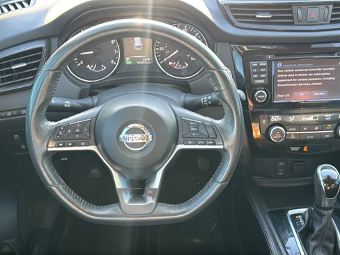 Used 2017 Nissan Rogue SL w/ SL Premium Package FWD image 16