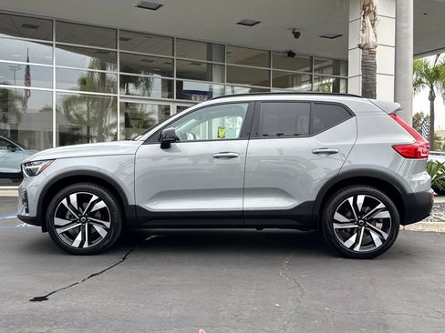 Certified 2024 Volvo XC40 B5 Ultimate w/ Protection Package Premier AWD/4WD image 2