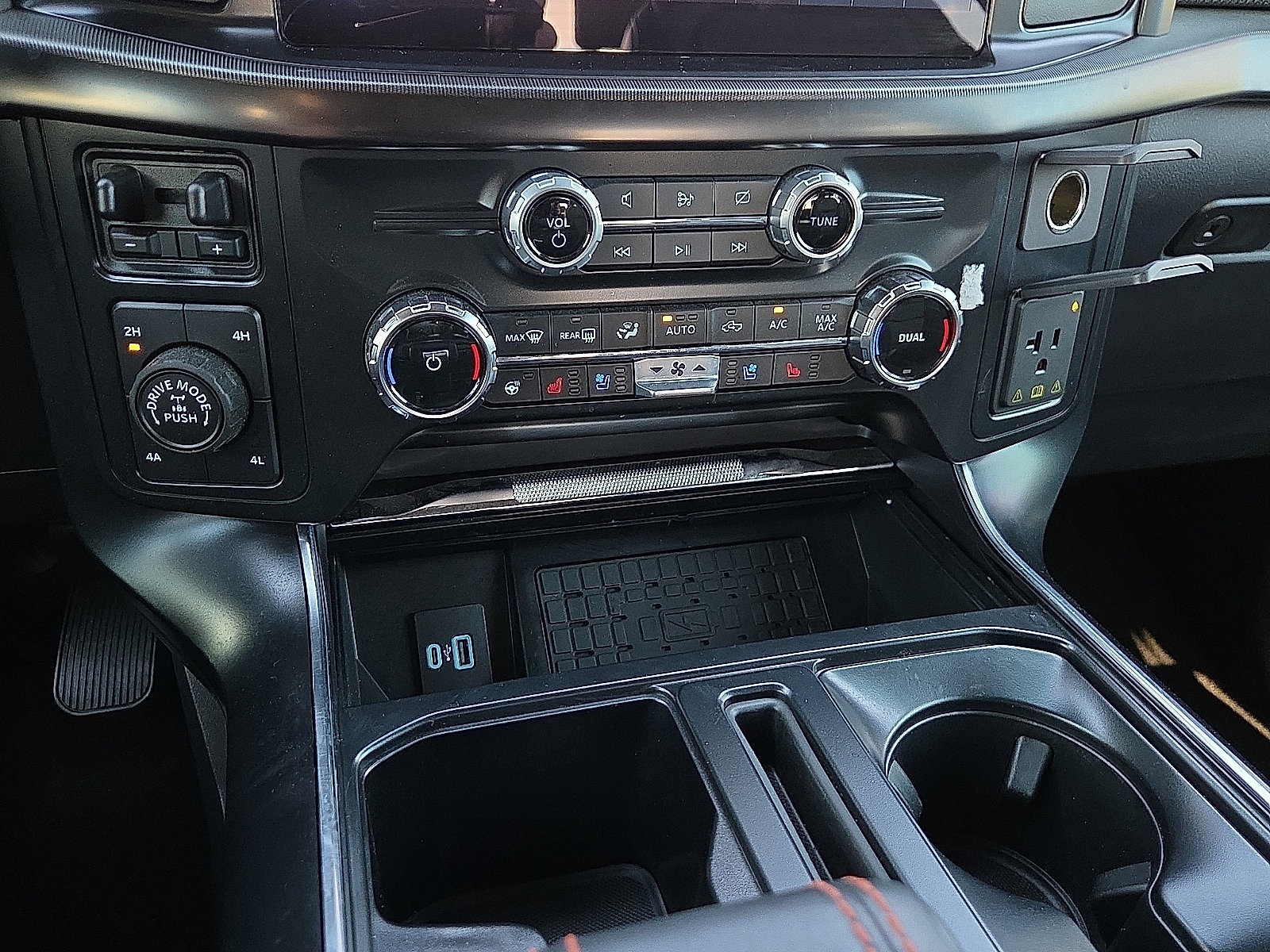 Used 2024 Ford F150 Raptor AWD/4WD image 17