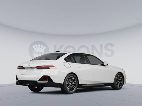 Used 2018 BMW 530i xDrive AWD/4WD image 4