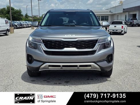 Used 2023 Kia Seltos S w/ Navigation Package FWD image 2