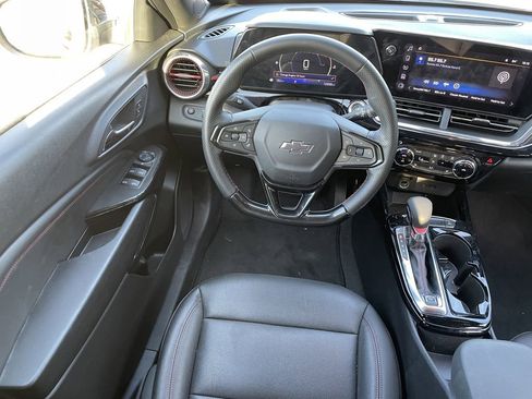 Used 2025 Chevrolet Trax RS w/ Driver Confidence Package image 13