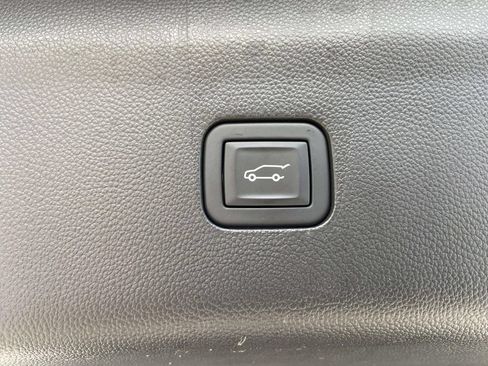 Used 2023 Buick Enclave Avenir w/ Avenir Technology Package FWD image 5