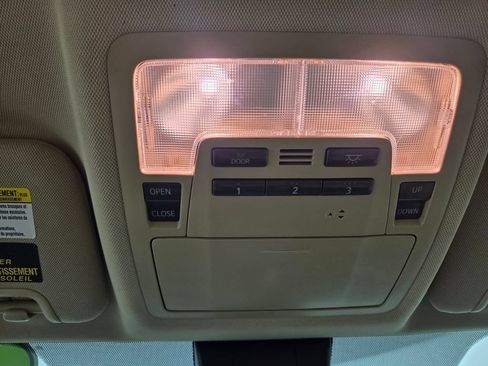 Used 2019 Toyota Highlander XLE FWD image 14