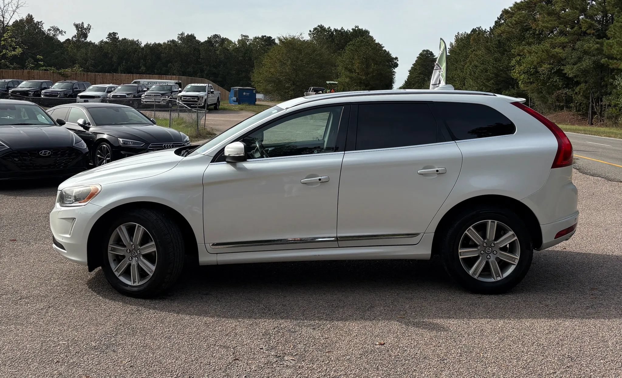 Used 2016 Volvo XC60 T6 Platinum AWD/4WD image 3