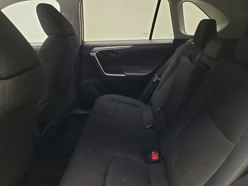 Used 2021 Toyota RAV4 LE FWD image 18