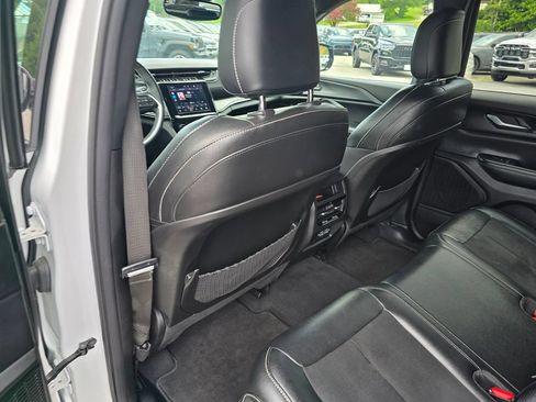 Used 2024 Jeep Grand Cherokee Altitude AWD/4WD image 24