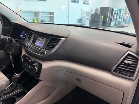 Used 2017 Hyundai Tucson SE AWD/4WD image 27