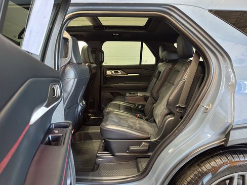 Used 2025 Ford Explorer ST image 12