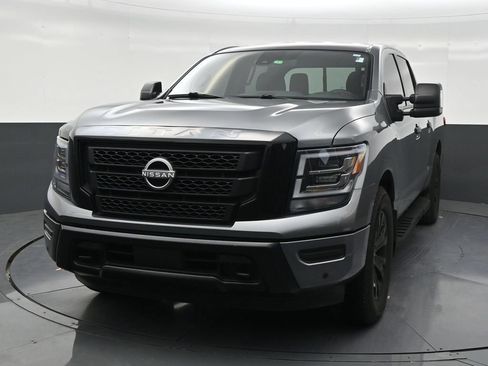 Used 2023 Nissan Titan SV w/ SV Convenience Package AWD/4WD image 8