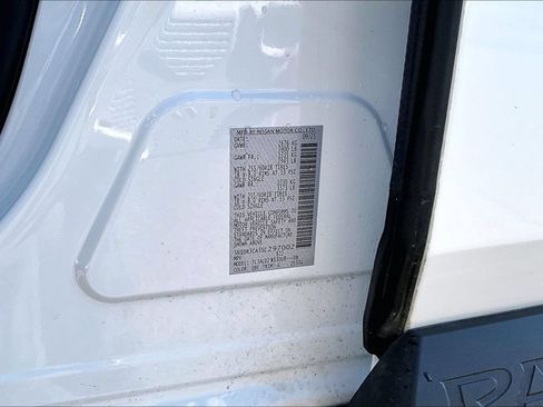 Used 2025 Nissan Pathfinder SL FWD image 30