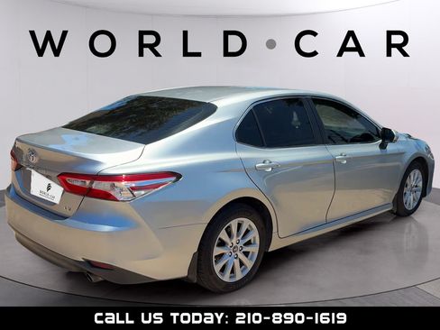 Used 2018 Toyota Camry LE w/ Convenience Package FWD image 3