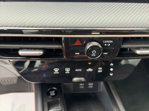 Certified 2025 Nissan Kicks SR image 16