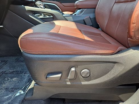 Used 2023 Kia Telluride EX w/ EX Captain's Chair Package FWD image 23