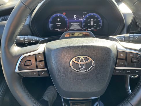 Used 2025 Toyota Grand Highlander AWD image 24