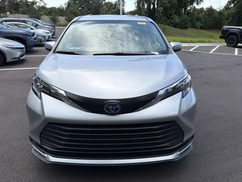 Certified 2024 Toyota Sienna LE w/ LE Plus Package AWD/4WD image 6