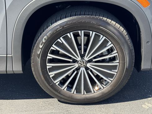 Certified 2025 Volkswagen Tiguan S AWD/4WD image 11