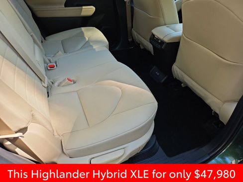 Used 2025 Toyota Highlander XLE AWD/4WD image 33